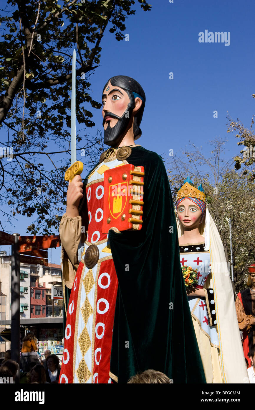 Gegants e Capgrossos, Catalano tradizionale sfilata di gigantesche figure in Girona, in Catalogna, Spagna Foto Stock