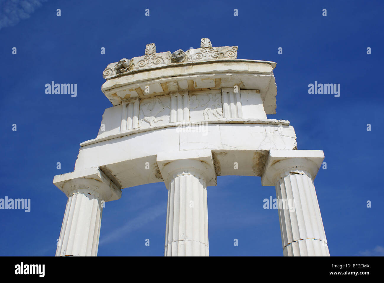 Architettura greca con marmo bianco Foto Stock