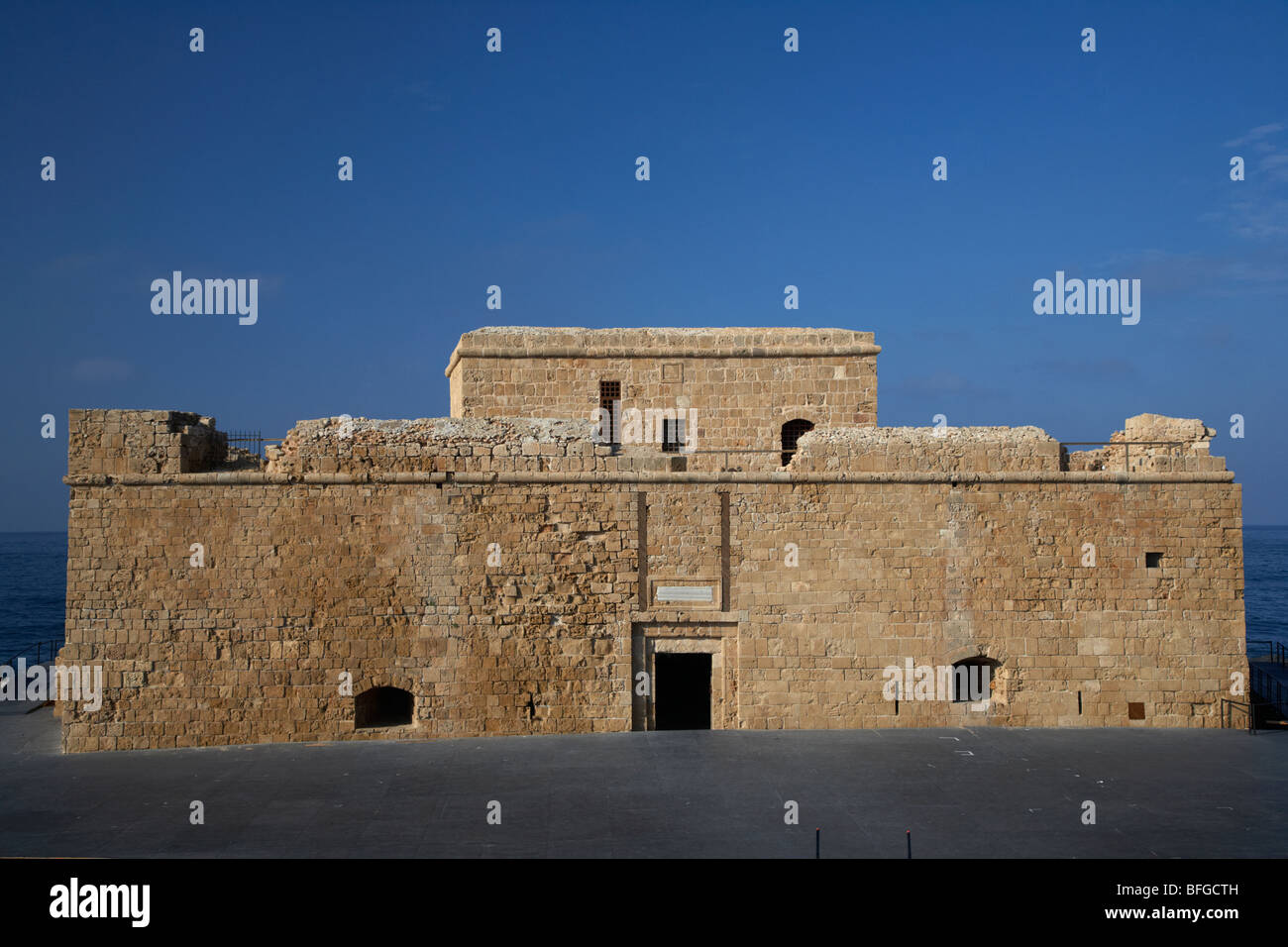 Kato Paphos Fort medievale con palcoscenico costruito intorno al porto anteriore repubblica di Cipro in Europa Foto Stock