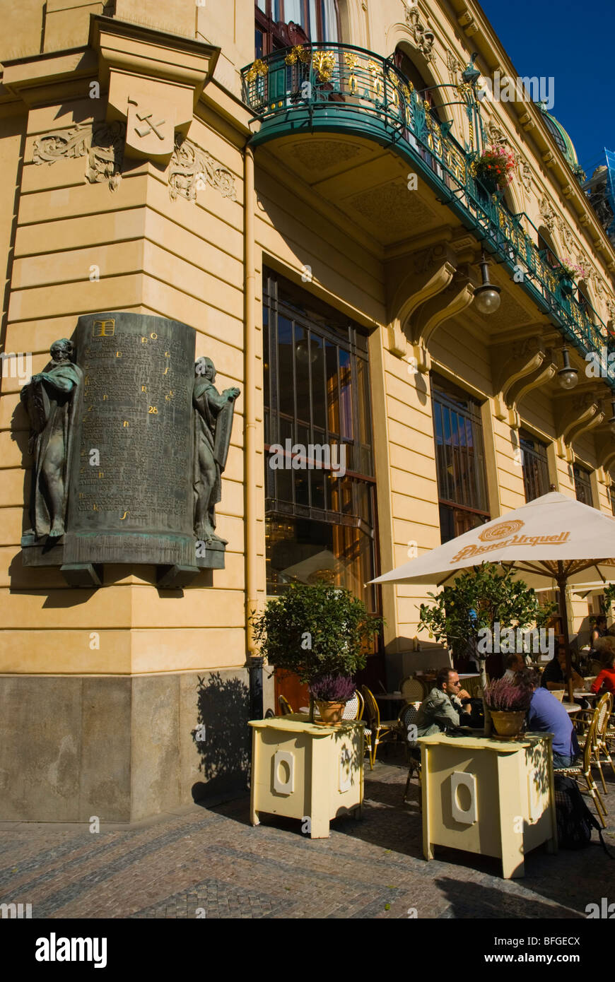 Obecni dum la Casa municipale a Namesti Republiky Piazza della Repubblica a Praga Repubblica Ceca Foto Stock