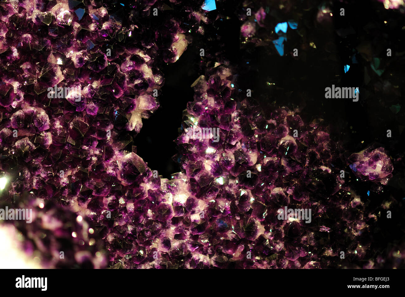 Ametista, una varietà di quarzo SiO2. Foto Stock