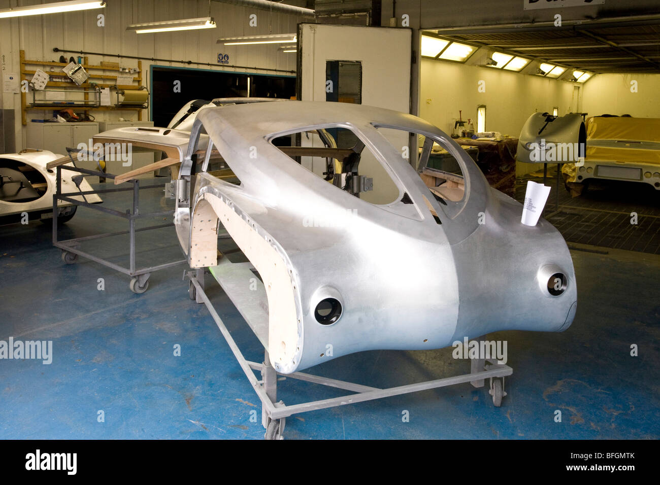 Morgan Aeromax auto sportive a motore Motor Car Company, Link Malvern, Worcestershire, Regno Unito. Situato in Paint shop. Foto Stock