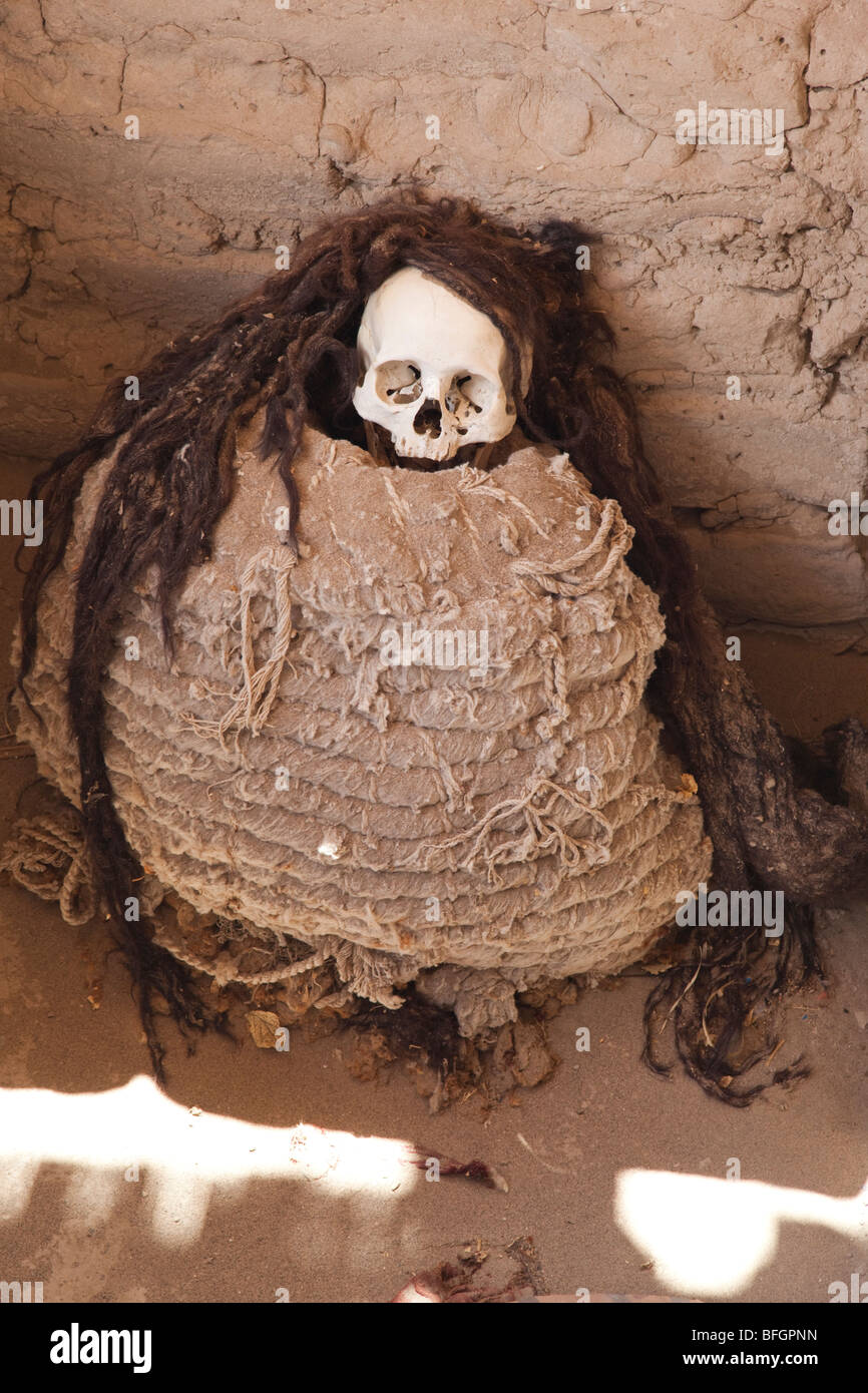 Antiche mummie a Cemeterio di Chauchilla vicino a Nazca, Perù Foto Stock