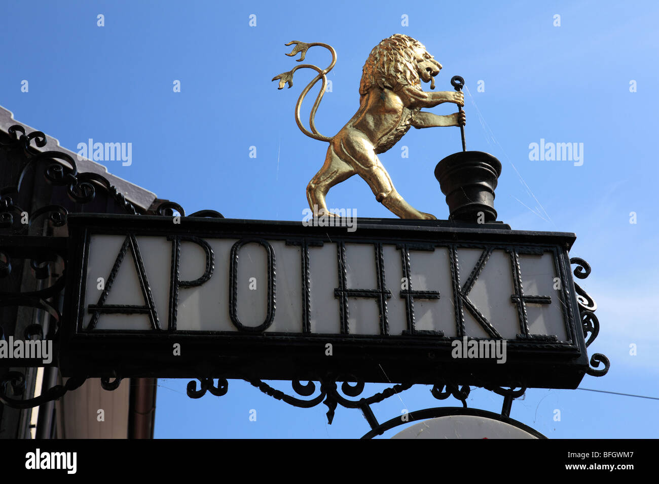 D-Quakenbrueck, Samtgemeinde Artland, Hase, Hase valley, Artland, Oldenburger Muensterland, Bassa Sassonia, farmacia, insegna, lion figura Foto Stock