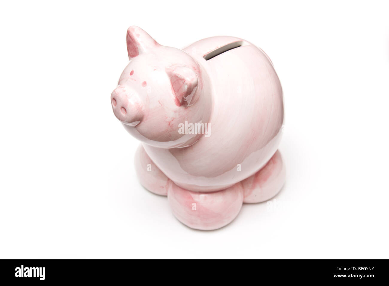 Rosa salvadanaio stile casella di denaro isolato su un bianco di sfondo per studio. Foto Stock