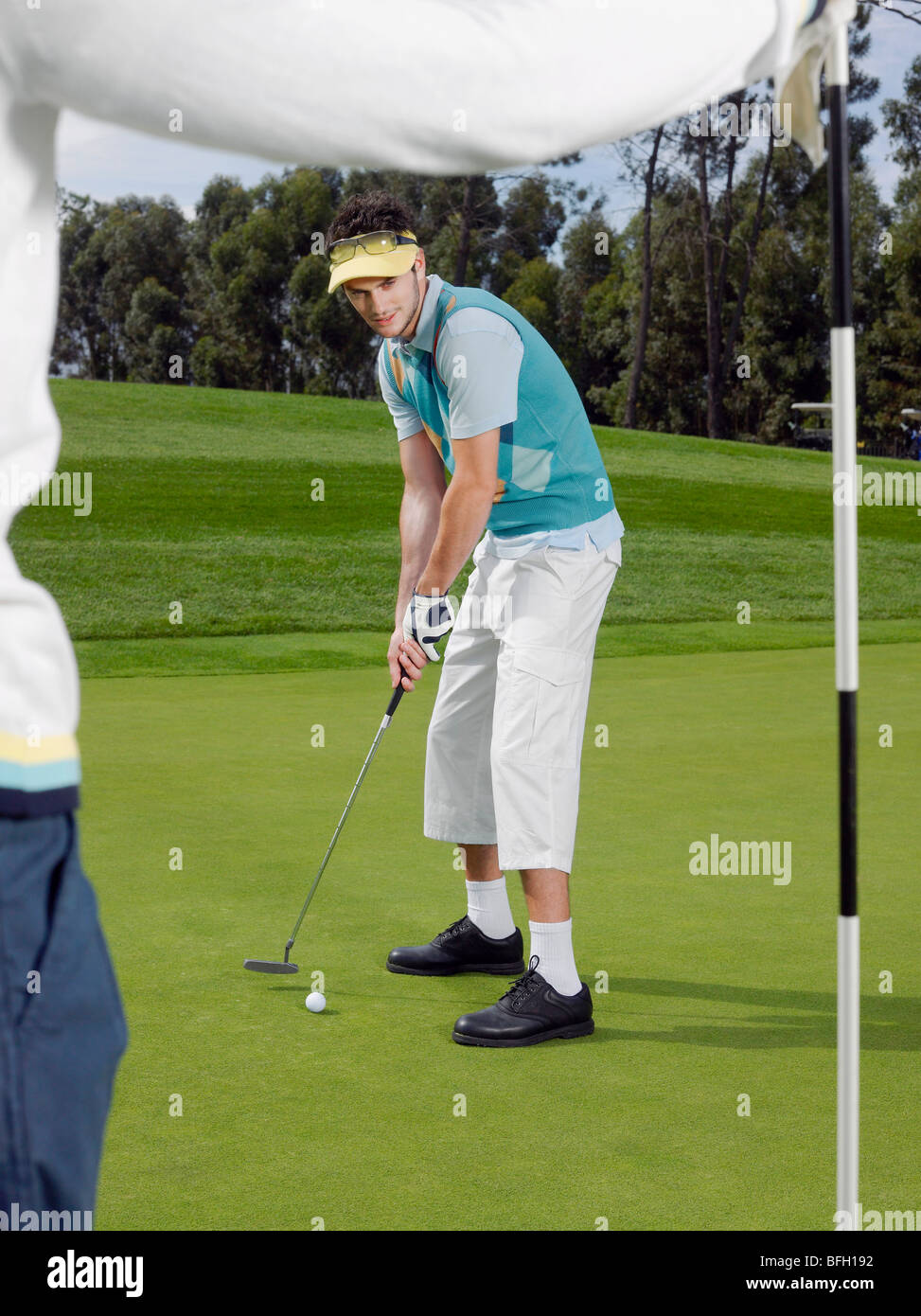 Golfista mettendo Foto Stock
