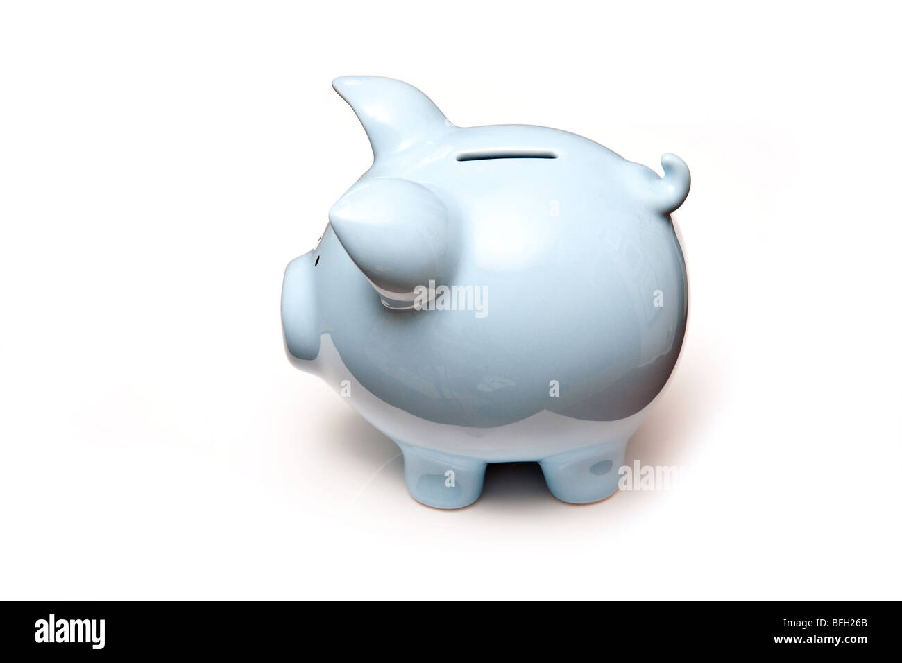 Blue salvadanaio ,denaro box isolato su un bianco di sfondo per studio Foto Stock