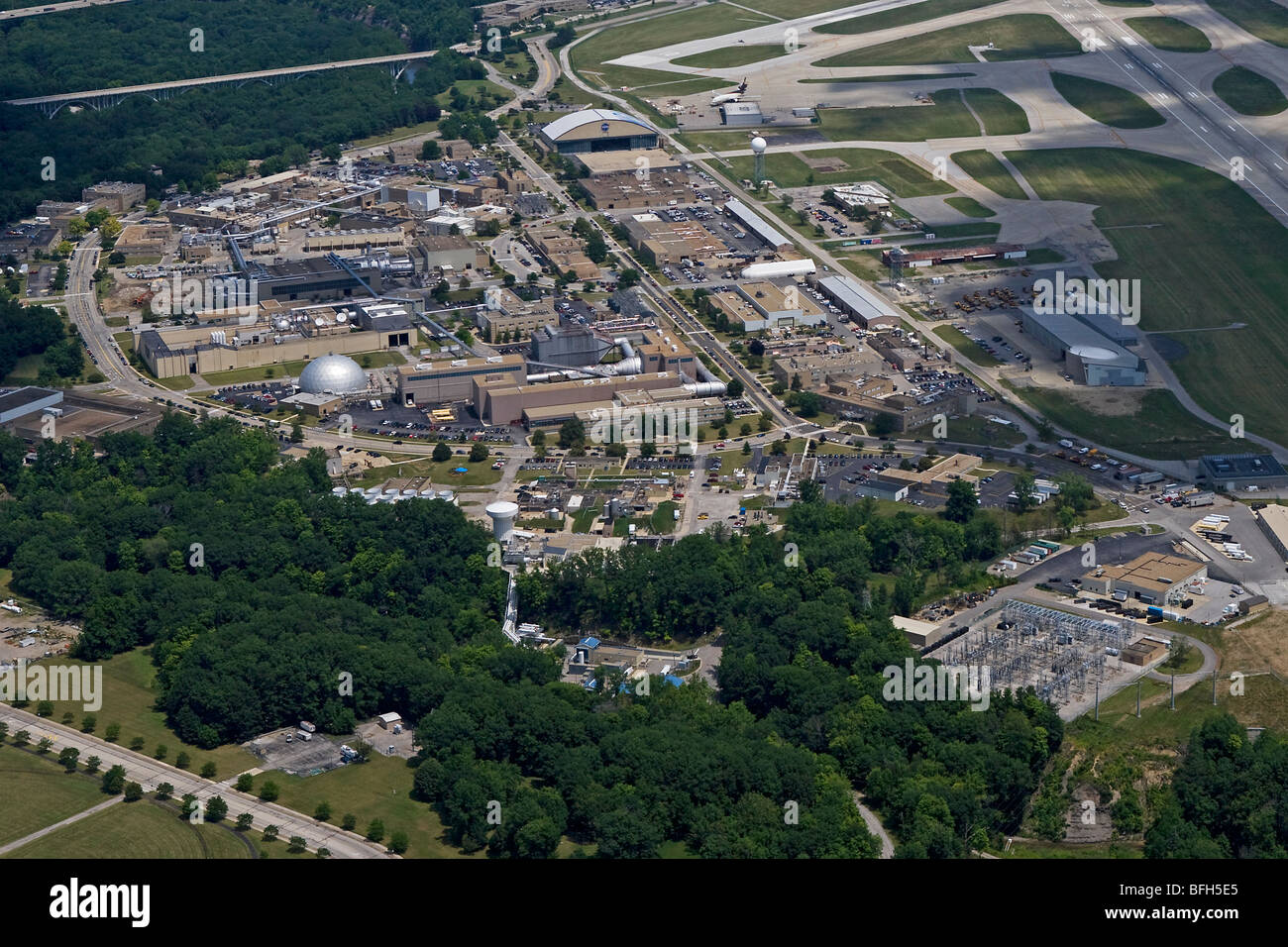 Vista aerea sopra Nazionale Aeronautica e Spaziale Administration NASA Glenn Research Center del campo di Lewis Brook Park Cleveland Foto Stock