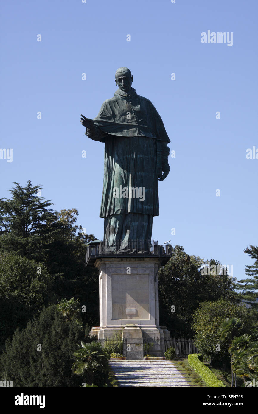 Statua in bronzo di san Carlo Borromeo (San Carlone), Arona, Italia Foto Stock