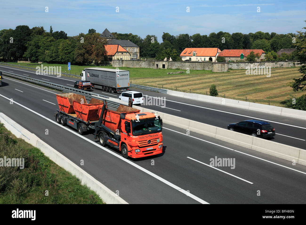 D-Melle, Hase, Hase valley, Else Hunte, riserva naturale a nord della Foresta Teutoburg Wiehengebirge, Osning, Osnabrueck paese, Bassa Sassonia, D-Melle-Gesmold, auto sull'autostrada A30, nel castello di sfondo Gesmold, Rinascimento, paese sede Foto Stock