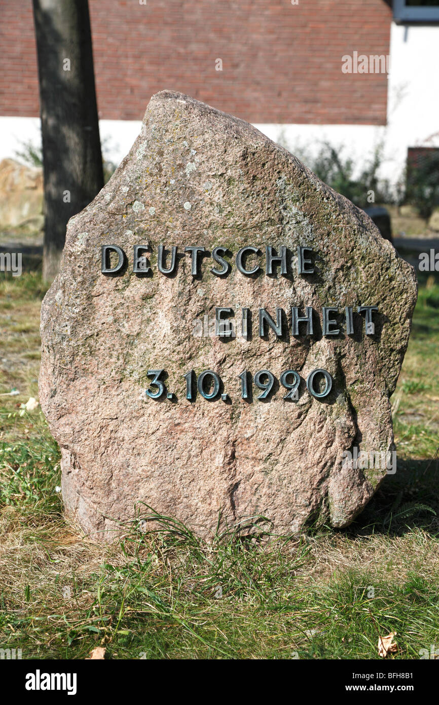 D-Bersenbrueck, Samtgemeinde Bersenbrueck, Hase, Hase valley, Osnabrueck paese, Bassa Sassonia, la lapide a ricordo del tedesco riunificazione il 3 di Ottobre 1990 Foto Stock