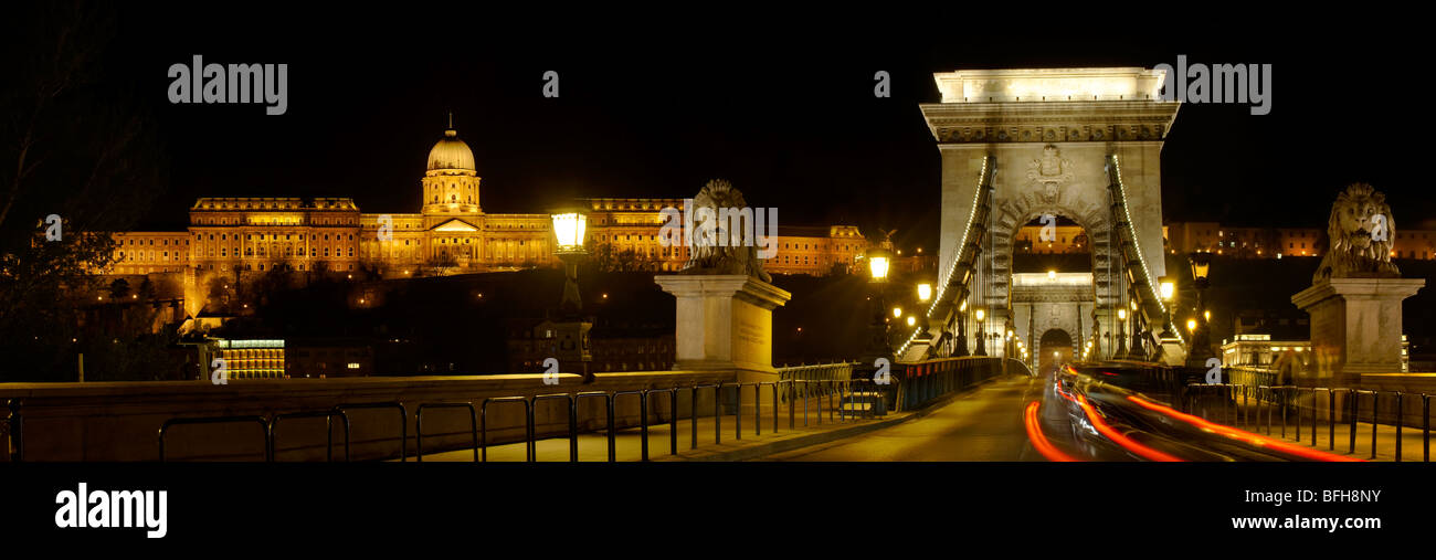 Szechenyi lanchid quartiere Castello di notte. Budapest Ungheria. Foto Stock