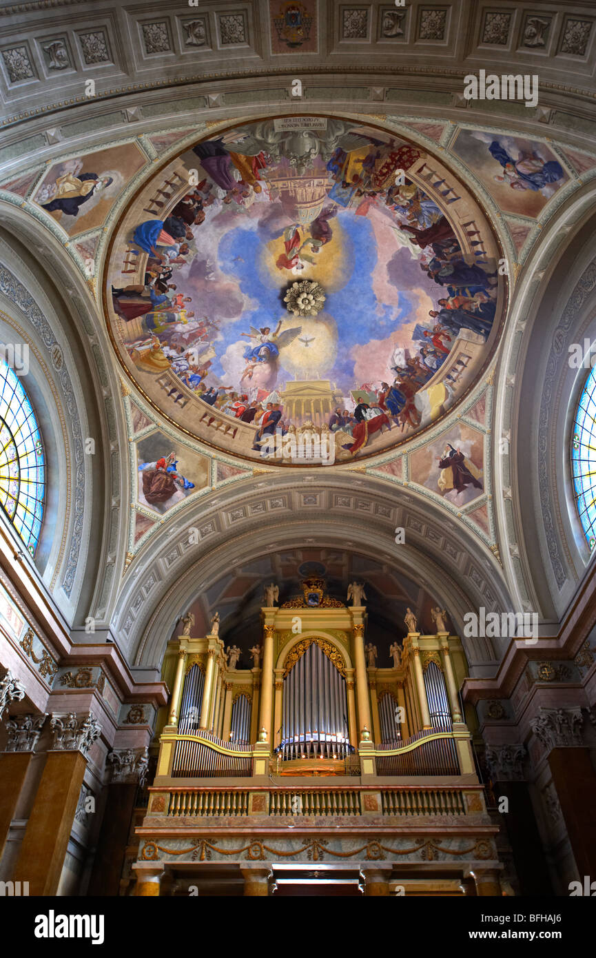 Neo Classic Basilica interno, Eger Ungheria Foto Stock