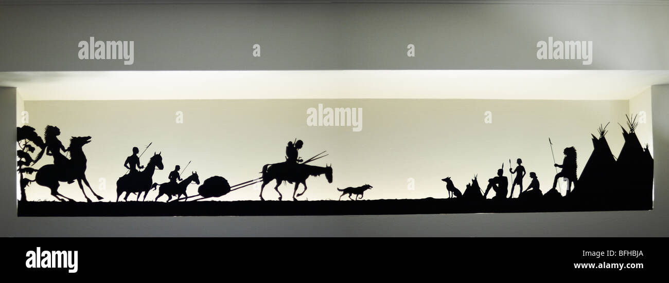 Silhouette in metallo nella parete nicchie del Dipartimento del Museo di interni, Washington DC. Foto Stock