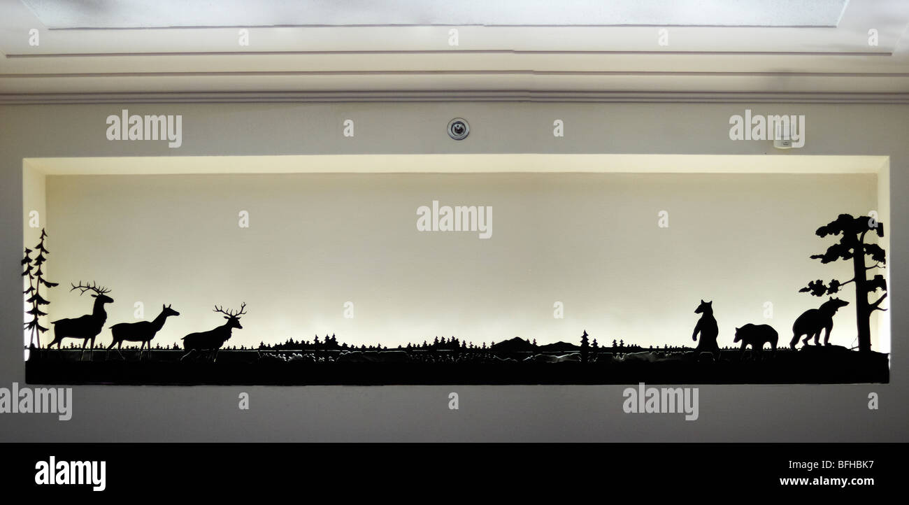 Silhouette in metallo nella parete nicchie del Dipartimento del Museo di interni, Washington DC. Foto Stock