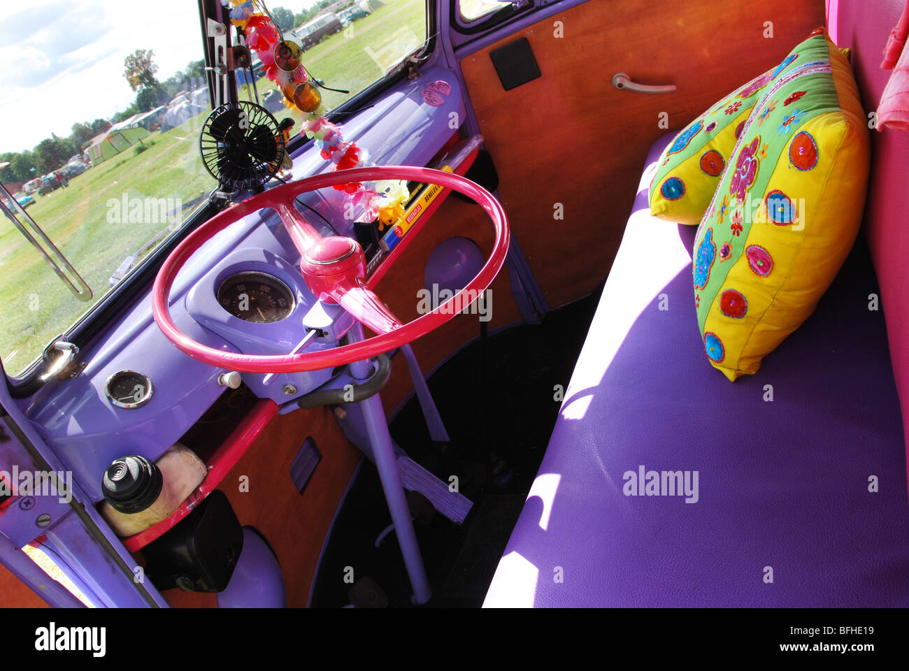 Interni colorati di classico T1 bus VW Foto Stock