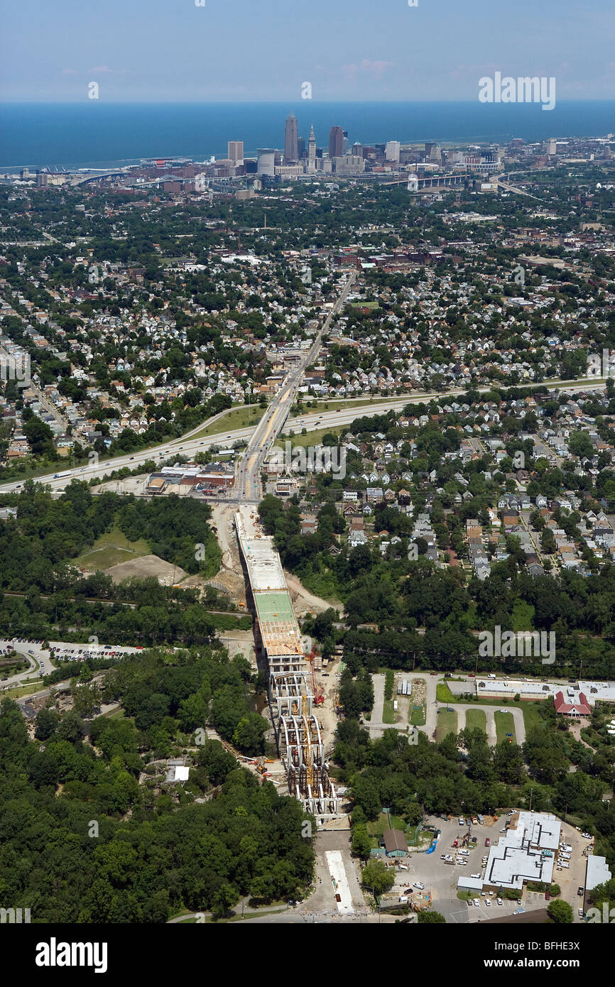 Vista aerea al di sopra di nuova costruzione autostrada Cleveland Ohio Foto Stock