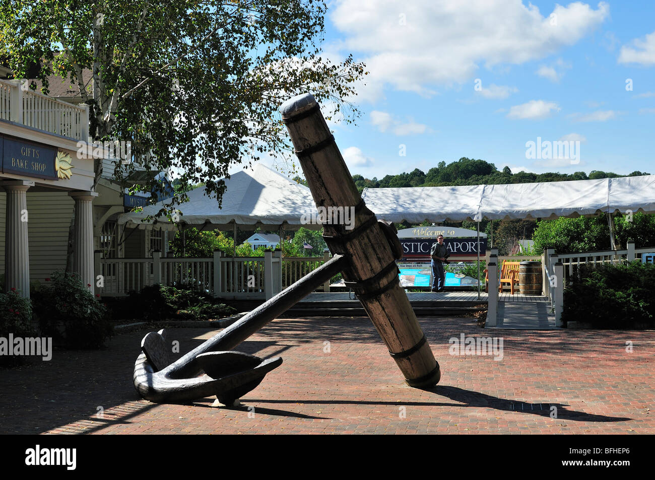 Un antico della nave appoggio di ancoraggio nel cortile del Mystic Seaport e Museo a Mystic, Connecticut, Stati Uniti d'America. Foto Stock