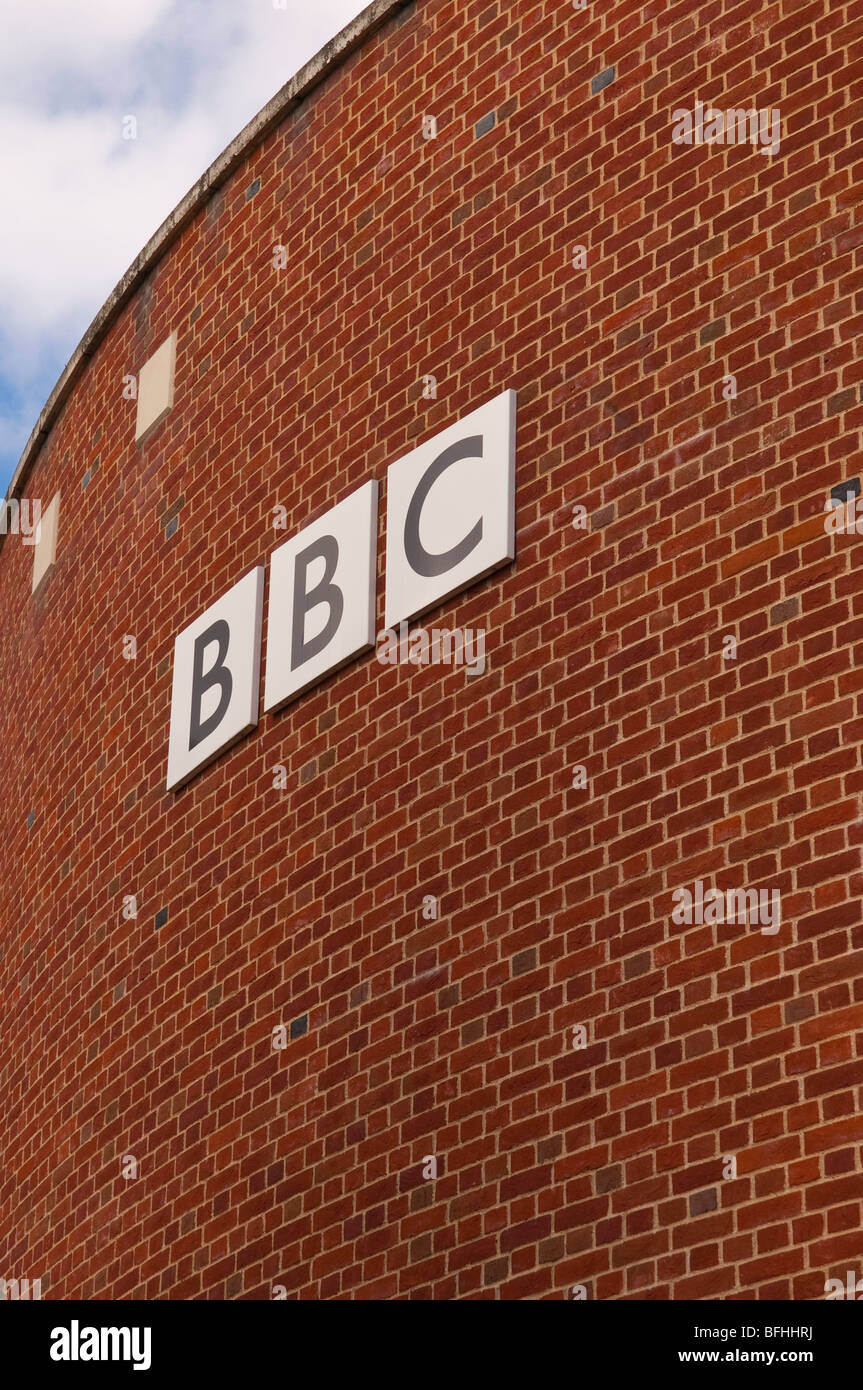 Un segno sulla BBC edificio in Norwich, Norfolk, Regno Unito Foto Stock