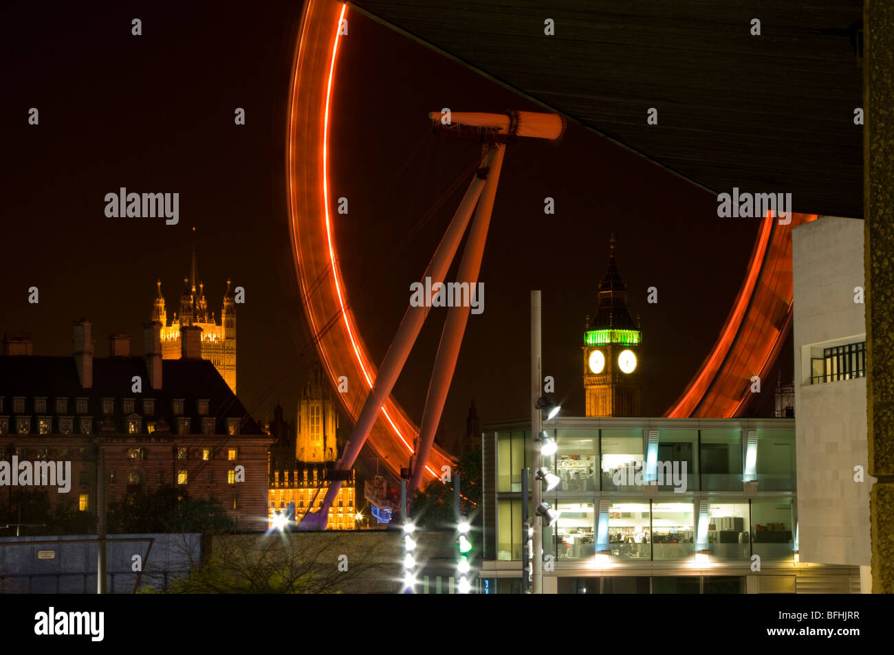 Europa, Regno Unito, Inghilterra, Londra, Big Ben ruota millenium skyline tramonto Foto Stock