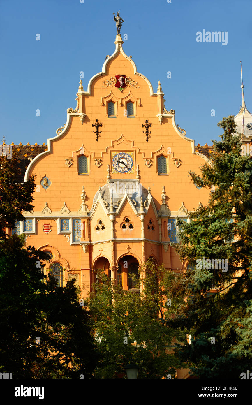 Art Nouveau (Sezession) Municipio progettato da Odon Lechner con piastrelle Zolnay, Ungheria Kecskemet Foto Stock