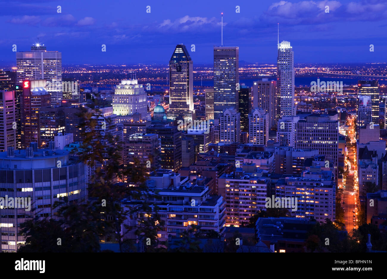 Lo Skyline di Montreal al crepuscolo, Quebec, Canada Foto Stock