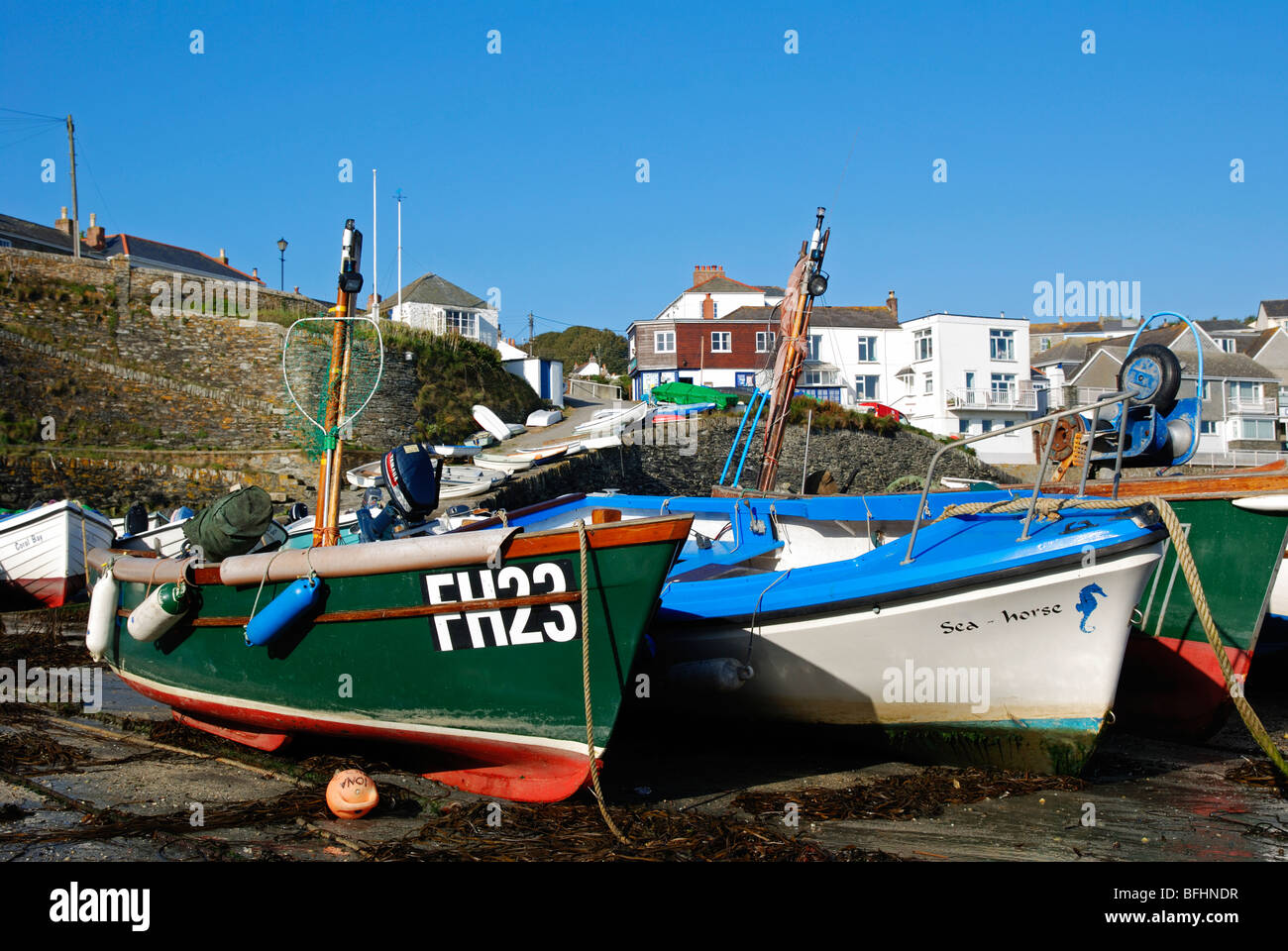 Barche da pesca nel porto di portscatho sulla penisola di roseland in cornwall, Regno Unito Foto Stock
