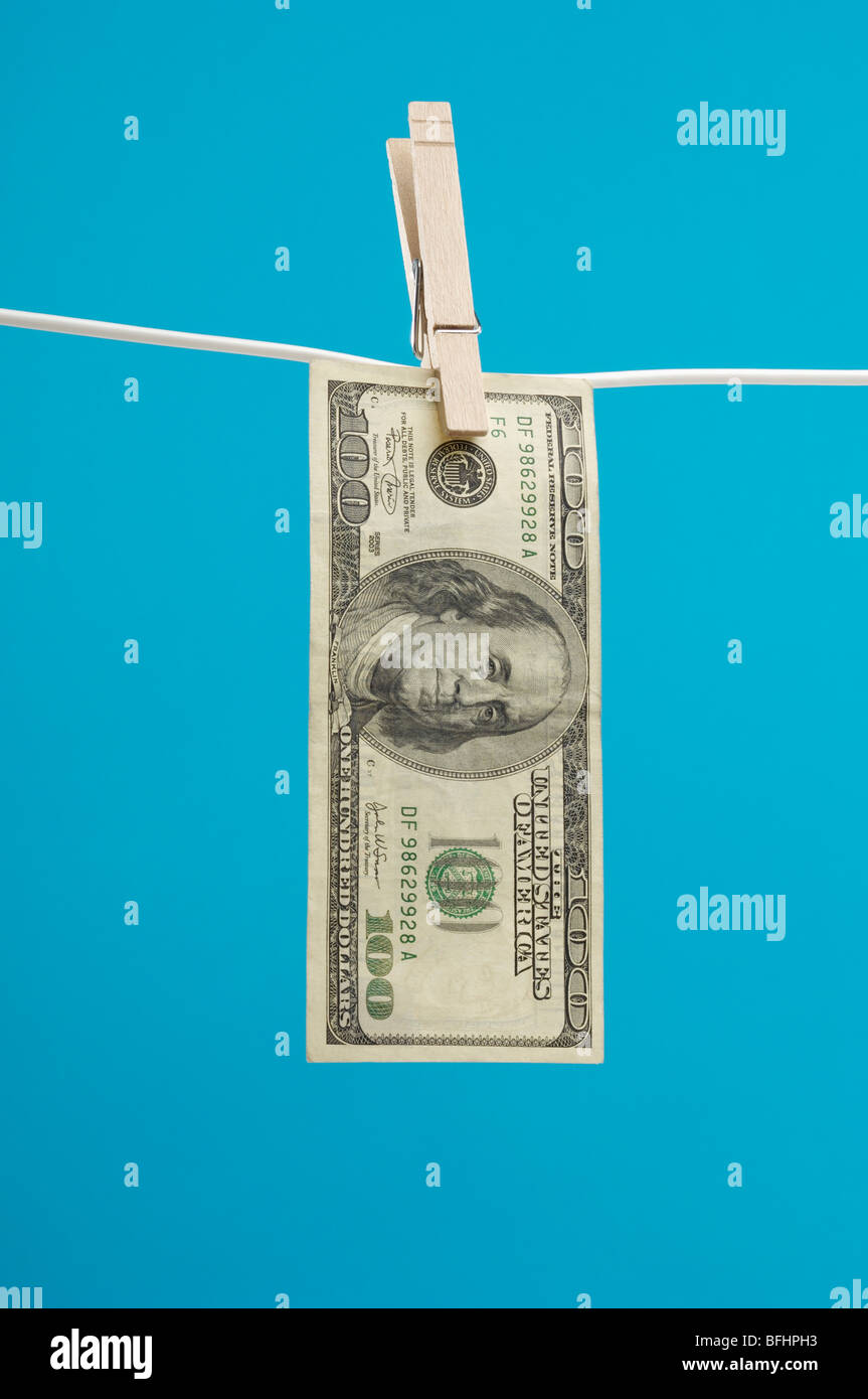 Denaro appendere fuori ad asciugare Foto Stock