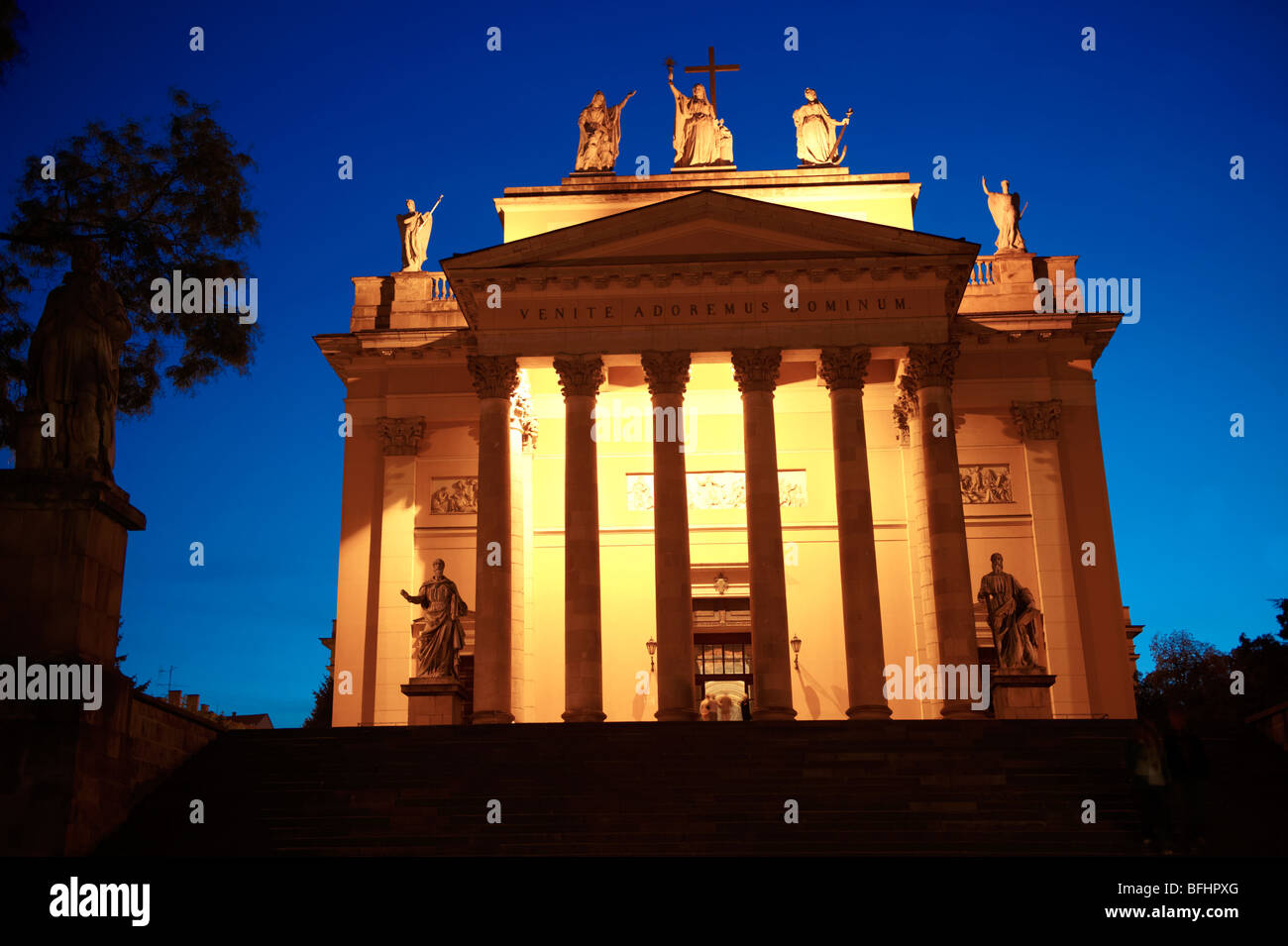 Il neo classica Eger Basilica di notte , Eger, Ungheria Foto Stock