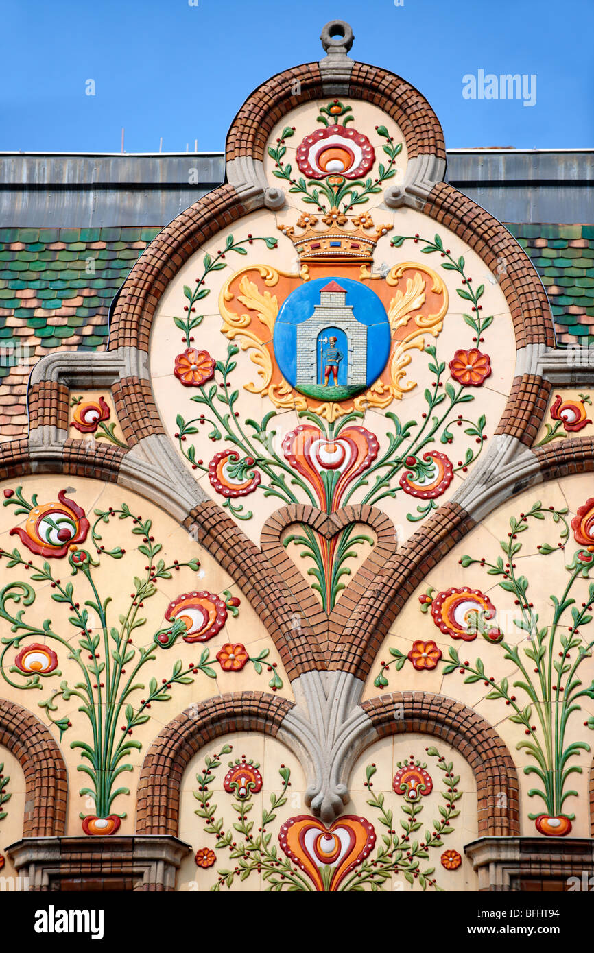 Art Nouveau (szecesszi s Stilus) municipio in stile (1912) con Zolnay piastrelle in ceramica , Kiskunfelegyhaza, Ungheria meridionale Foto Stock