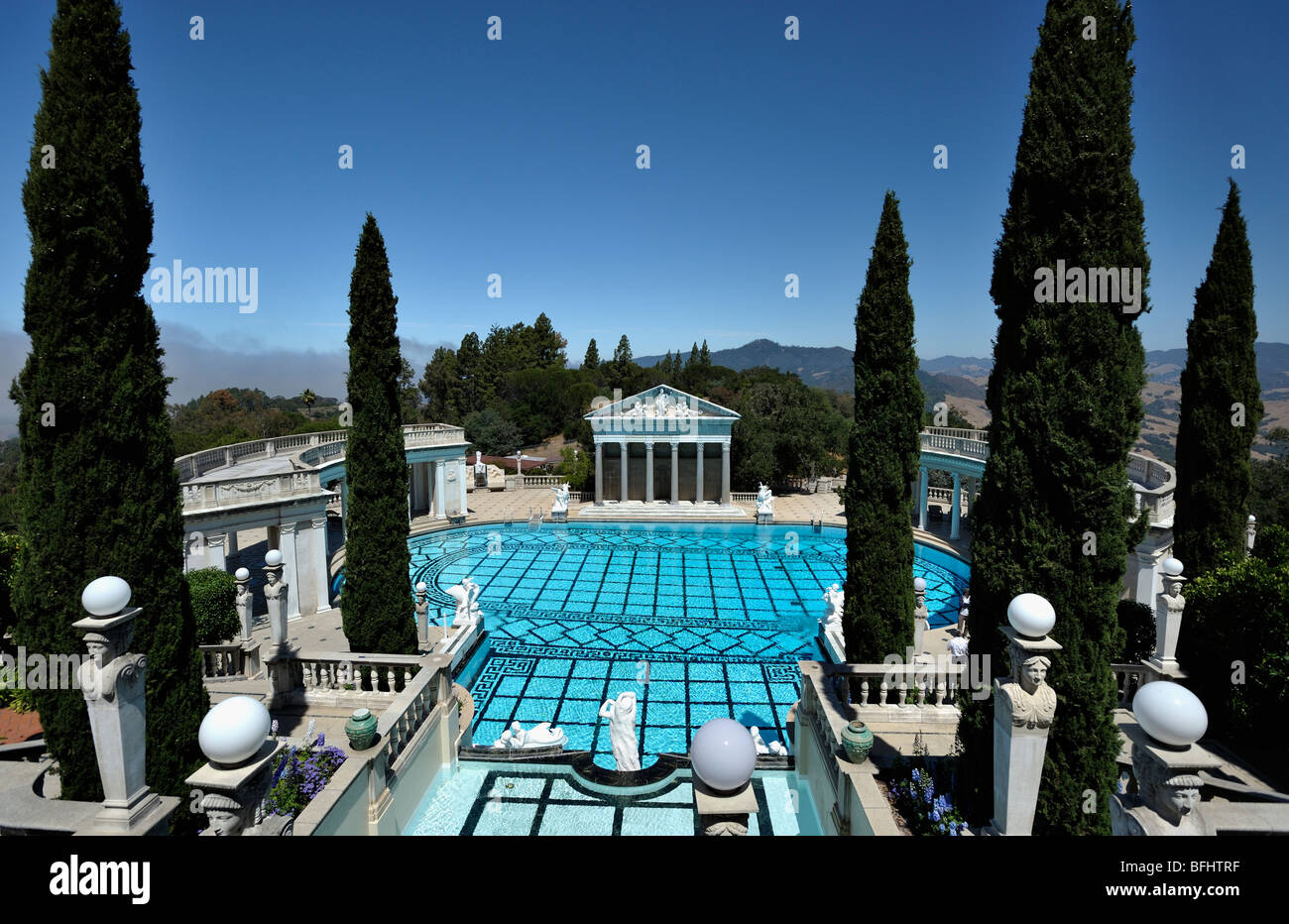 Piscina all aperto il Castello di Hearst nel sud della California, Stati Uniti d'America Foto Stock