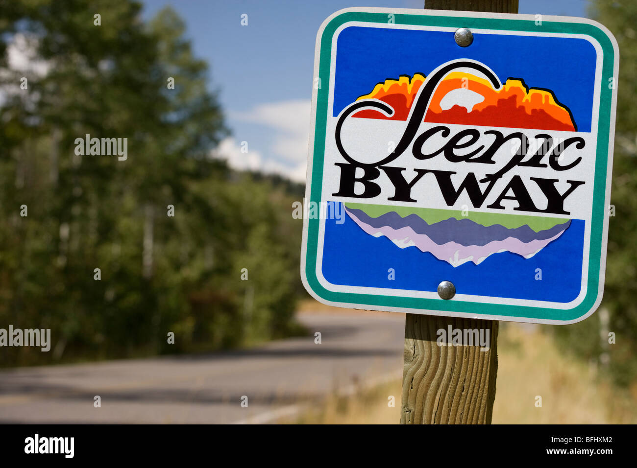 American road segno indicatore di direzione Scenic Byway lungo il Monte Mt Nebo Loop Byway nello Utah Stati Uniti d'America. Foto Stock