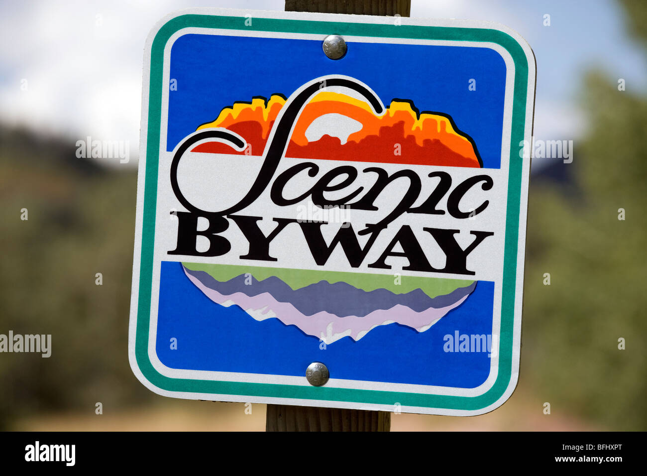 American road segno indicatore di direzione Scenic Byway lungo il Mt Nebo Loop Byway nello Utah. Foto Stock
