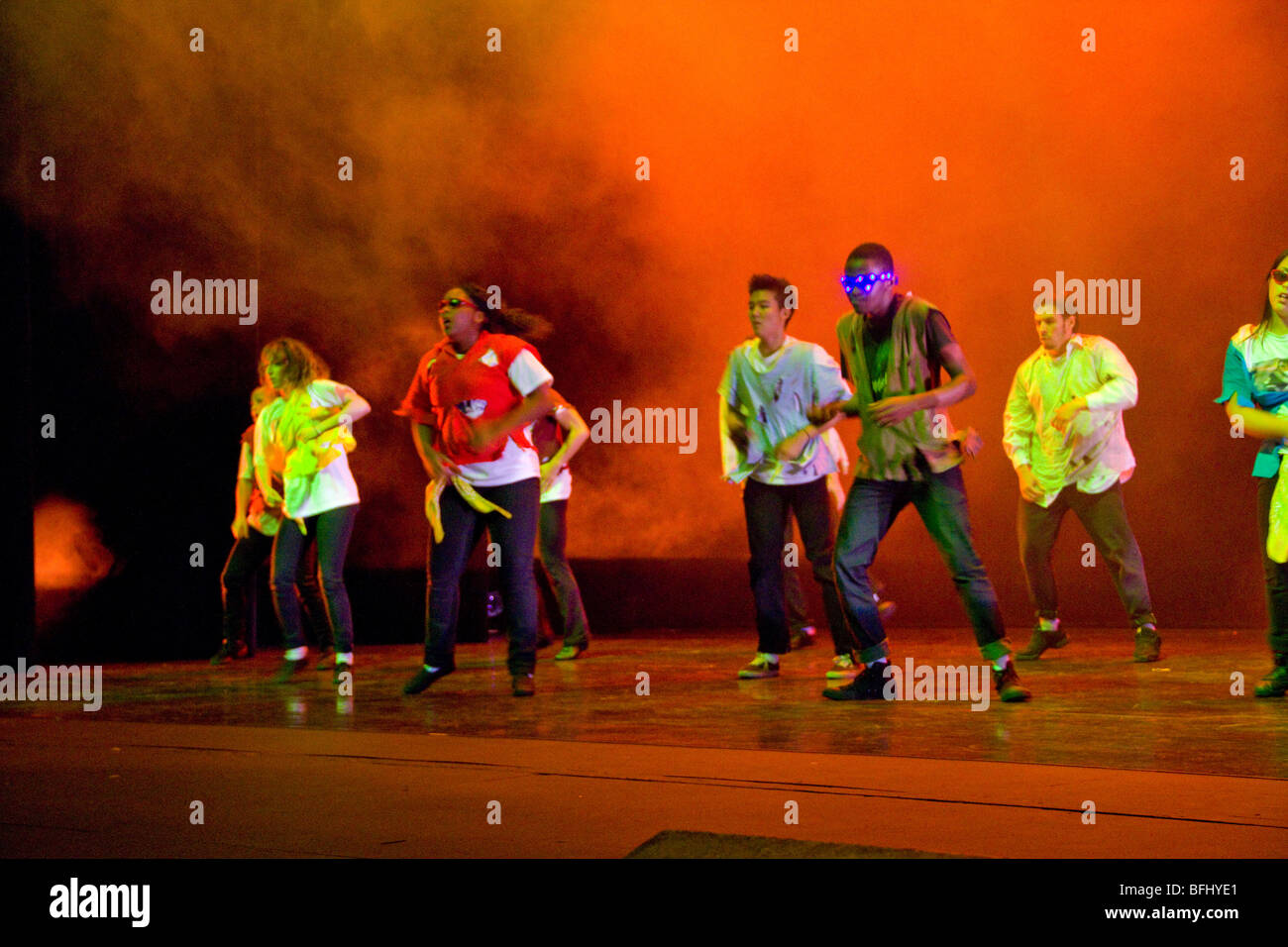 Eseguire presente choreograph modern jazz ballet hip-hop stage per studenti costume di produzione di musica leggera classe rhythm creare creative Foto Stock