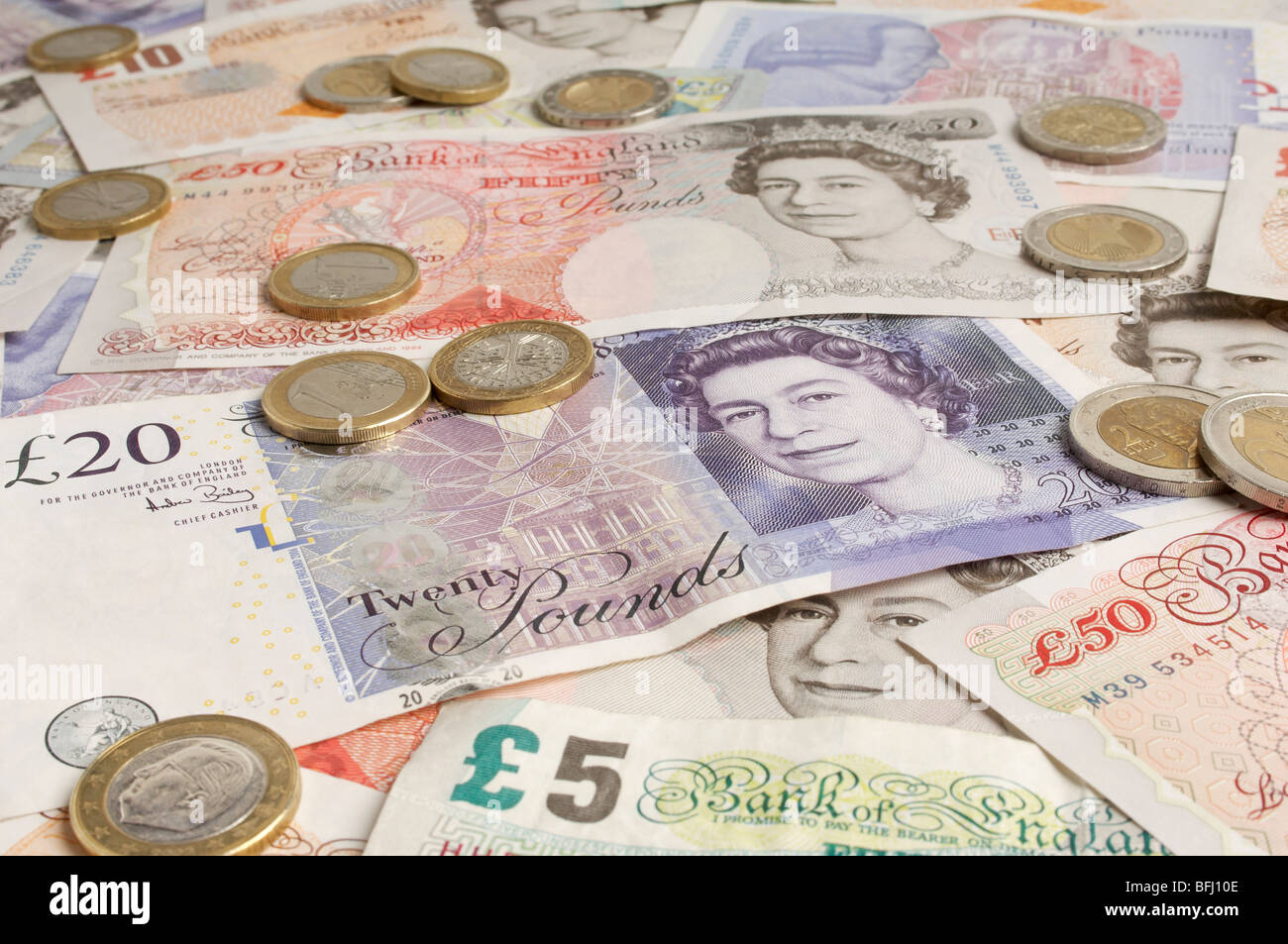 British carta moneta e delle monete metalliche in euro Foto Stock