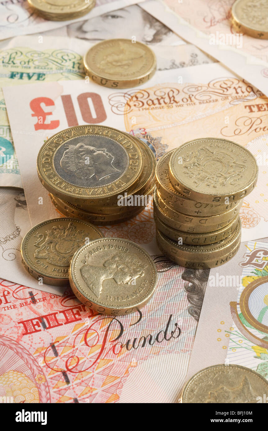 British carta moneta e delle monete metalliche in euro Foto Stock
