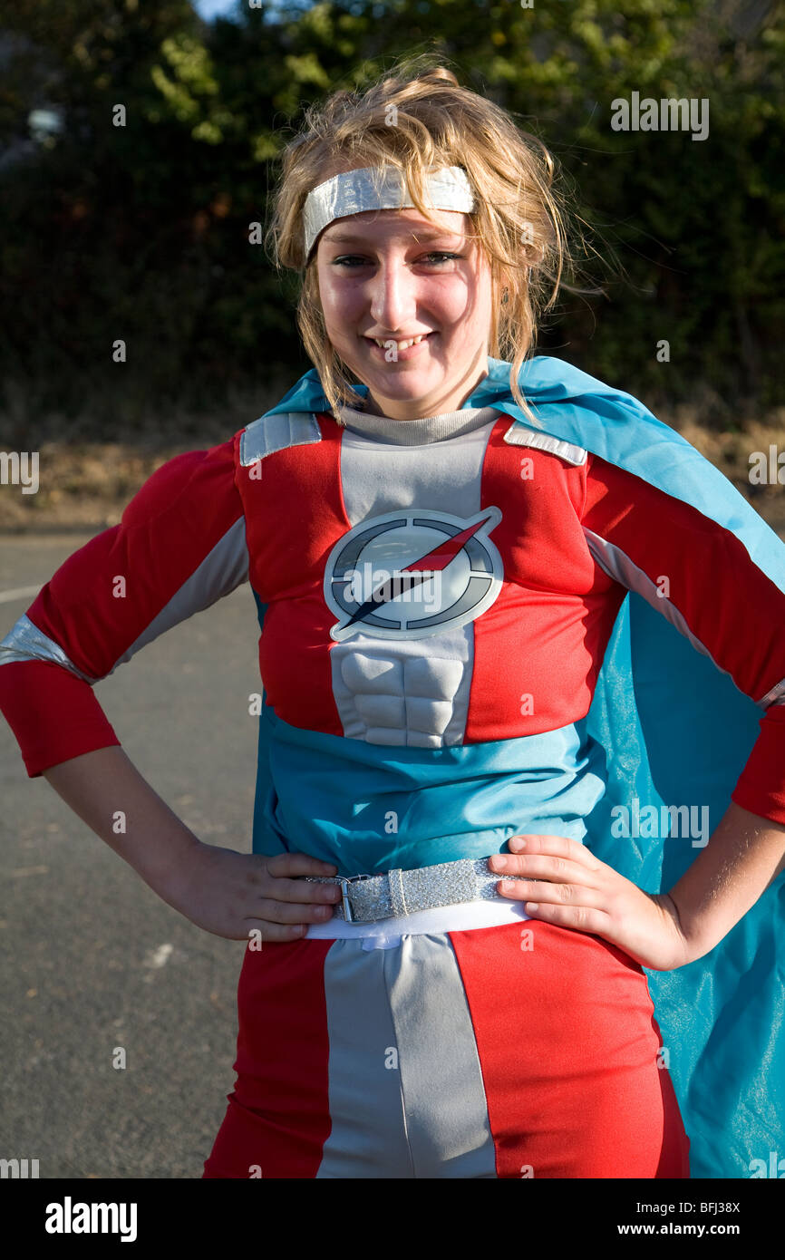 Ragazza adolescente in super hero costume Foto Stock