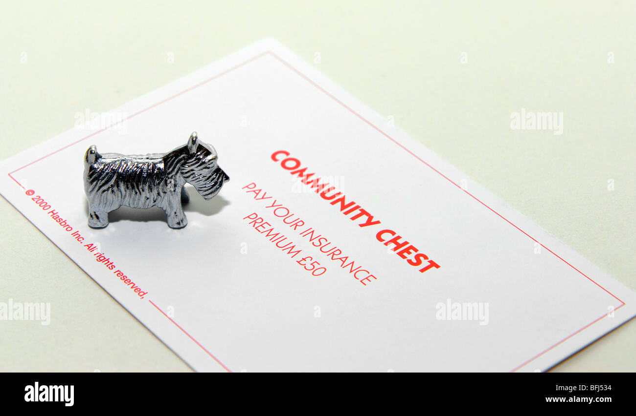 Cane di monopolio figura sulla community chest card per chiedere il pagamento del premio assicurativo per illustrare assicurazione pet Foto Stock