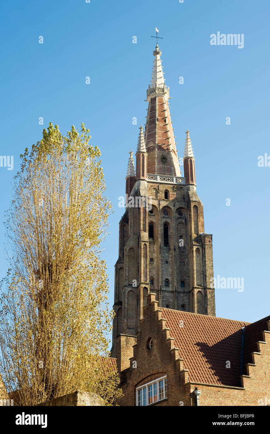 Campanile della chiesa di Nostra Signora a Bruges, Belgio Foto Stock