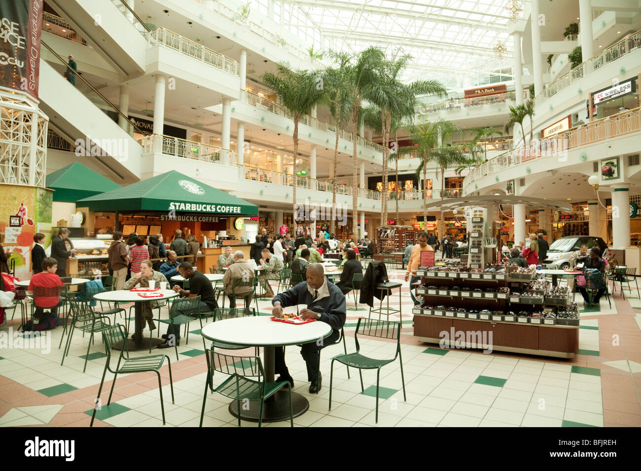 Una vista in Pentagon City Shopping Mall di Washington DC, Stati Uniti d'America Foto Stock