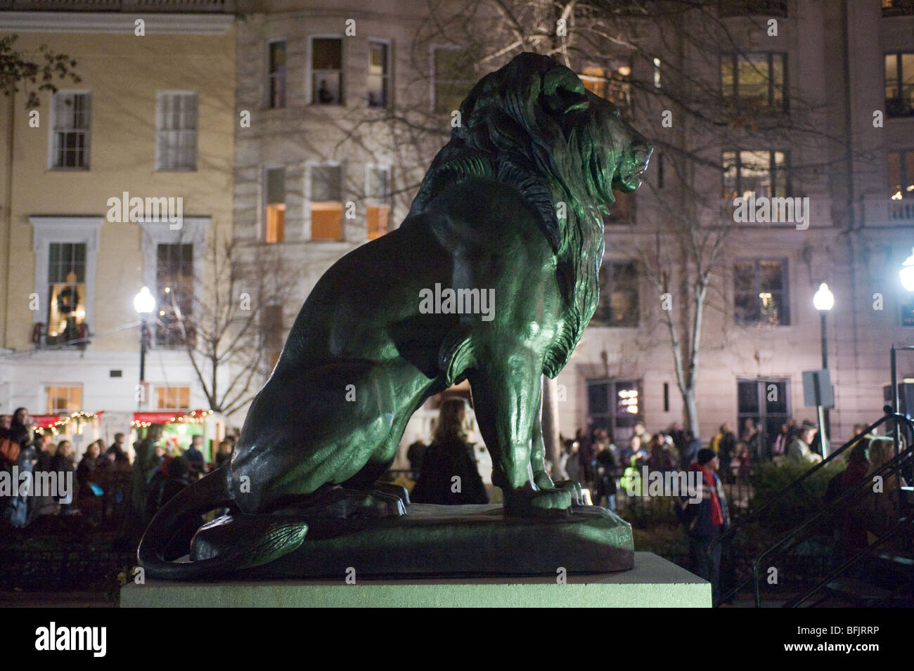 La scultura a Baltimora Mt. Vernon - Bayre Lion di notte Foto Stock