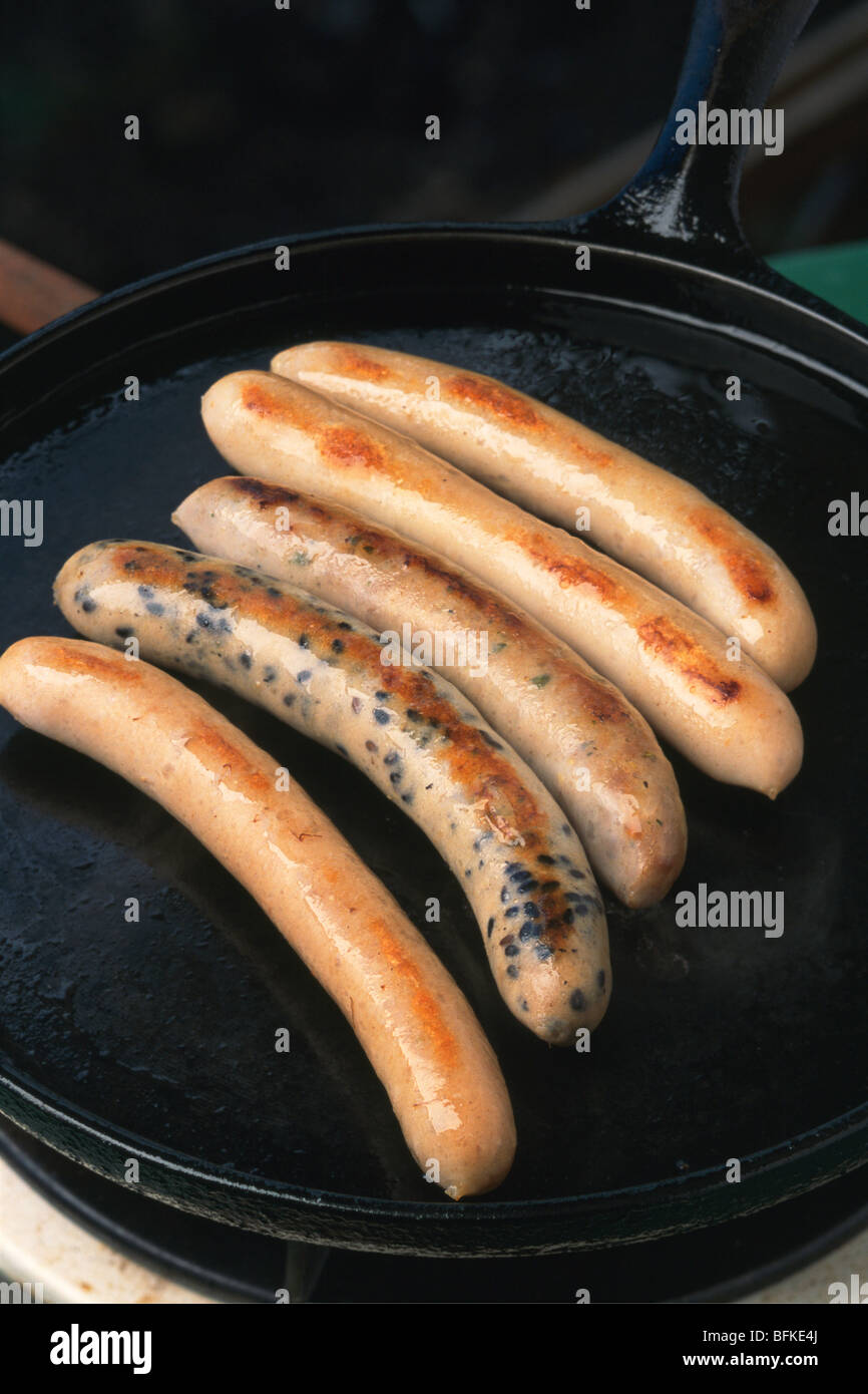 Salsicce alla griglia su pan Foto Stock