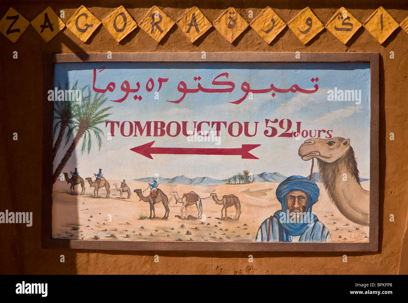 ZAGORA, Marocco - segno indicante 52 giorni di Tombouctou, noto anche come Timbuctu. Foto Stock