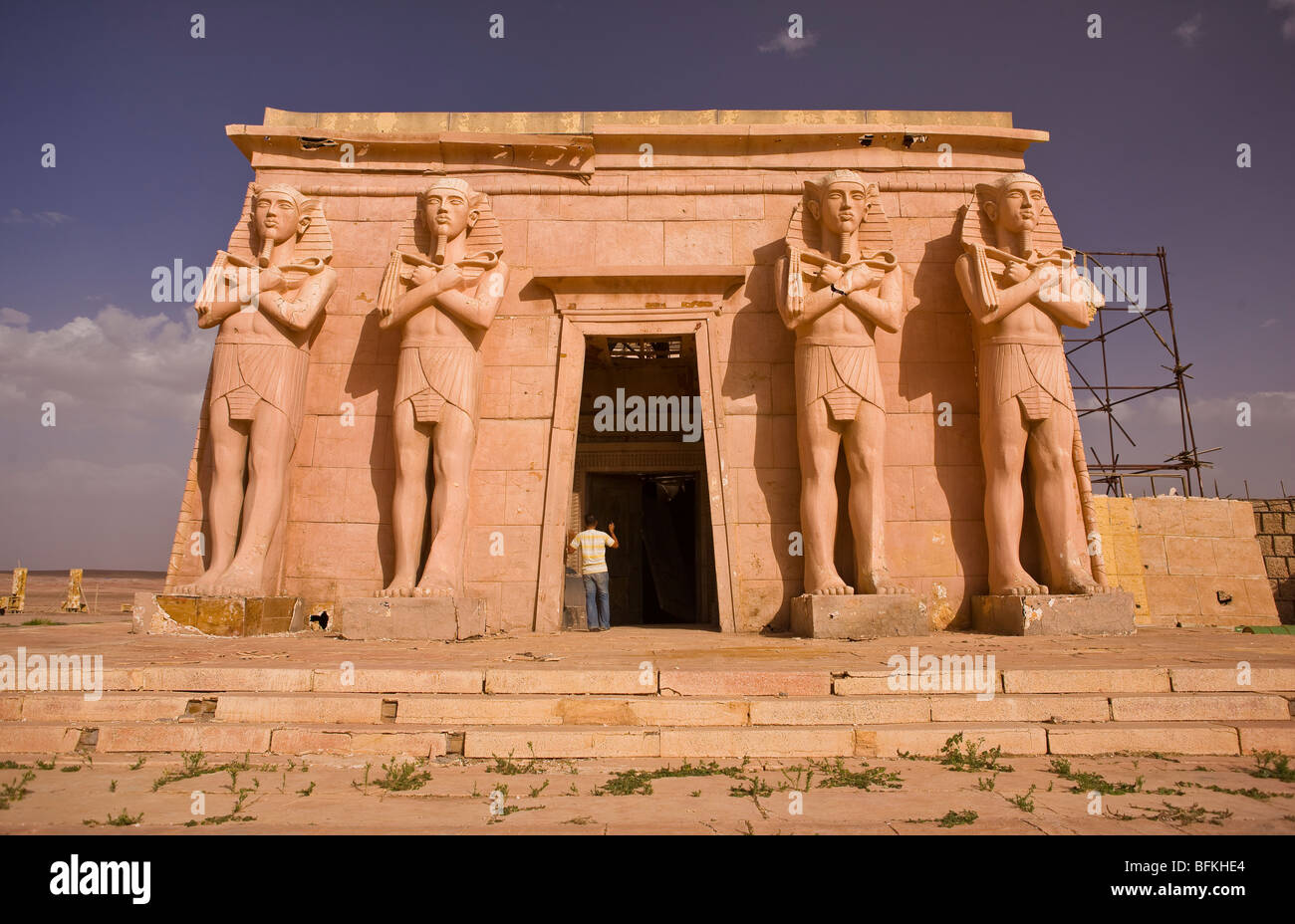 OUARZAZATE, Marocco - Visitatore tours movie set presso Atlas Corporation Studios. Foto Stock