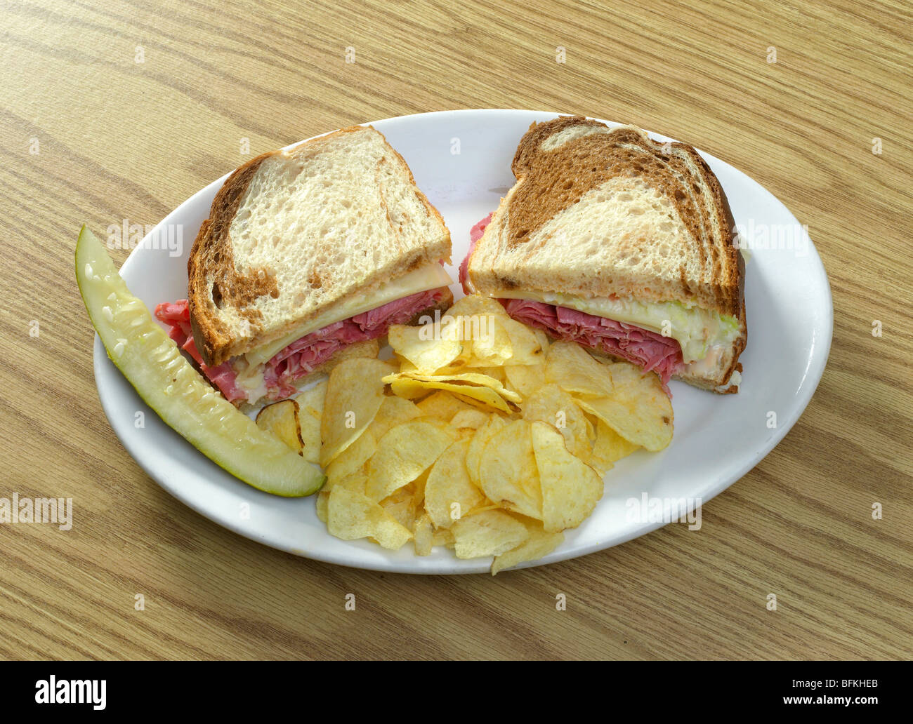 " Corned beef " a sandwich speciali sulla piastra, Philadelphia STATI UNITI D'AMERICA Foto Stock
