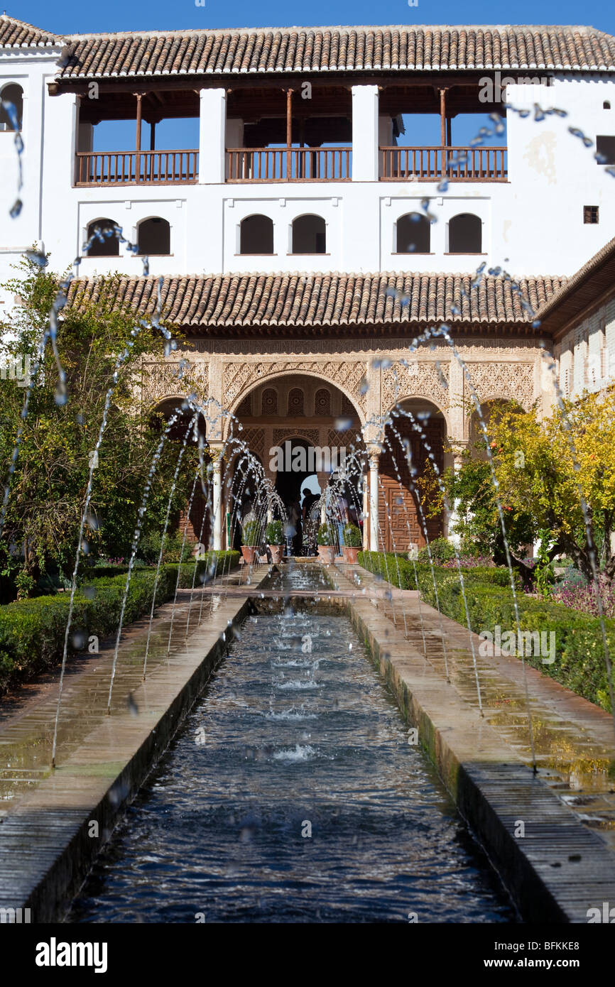 Patio de la Acequia (corsi d'acqua), i giardini Generalife e palazzo, Alhambra Palace, Granada, Spagna Foto Stock