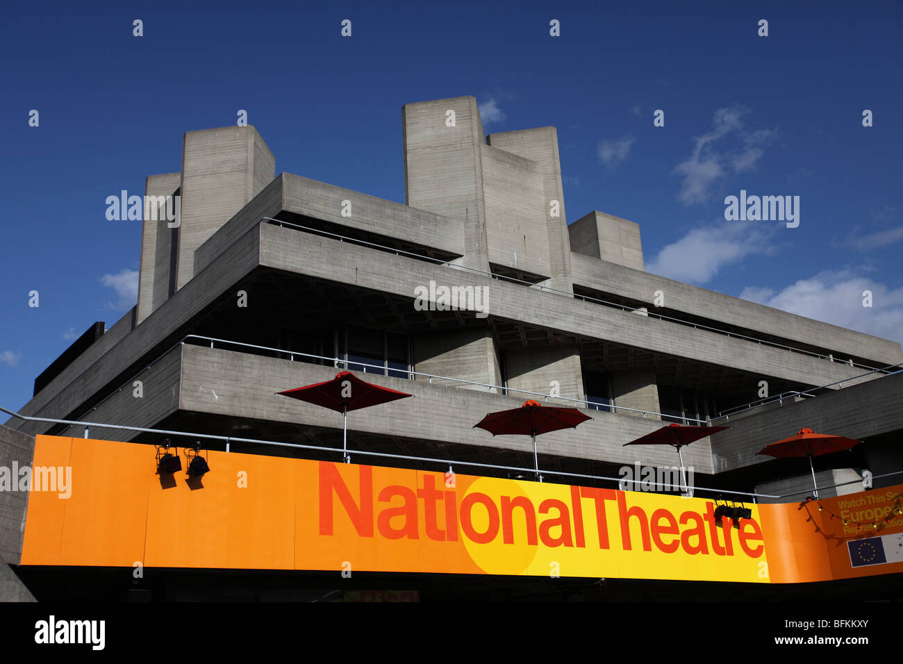 Teatro Nazionale su London SouthBank - dettaglio del brutalist architettura di stile completato 1976/77, architetto Denys Lasdun, Foto Stock