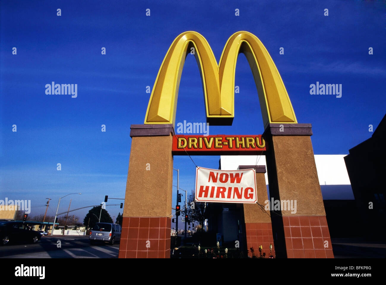 McDonald's, il più grande del mondo ristorante azienda ha annunciato nel 2009 che farà aprire mille ristoranti in tutto il mondo nel 2010 Foto Stock