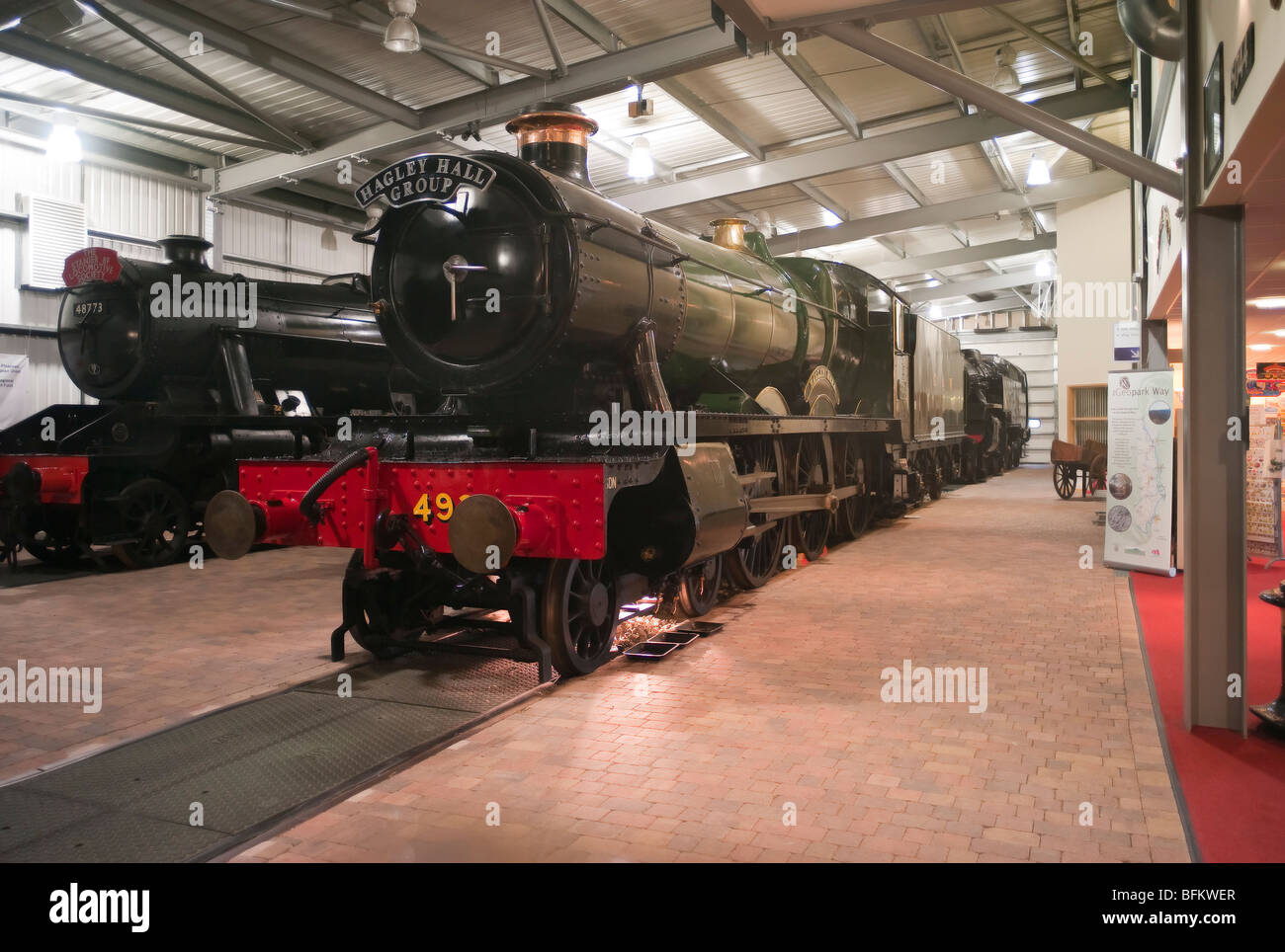 Vecchio conserve di locomotive a vapore nel centro visitatori presso Highley Worcestershire Inghilterra REGNO UNITO Foto Stock