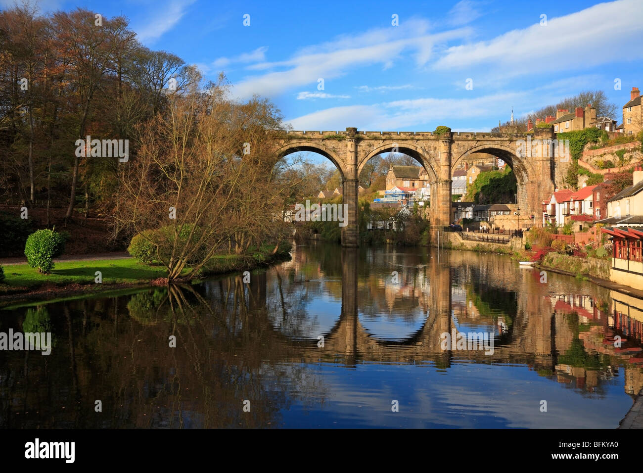 Il viadotto ferroviario sul fiume Nidd, Knaresborough, North Yorkshire, Inghilterra, Regno Unito. Foto Stock